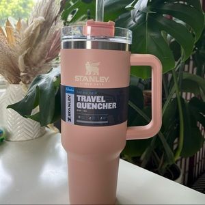 Stanley 40oz Quencher Tumbler in Nectar